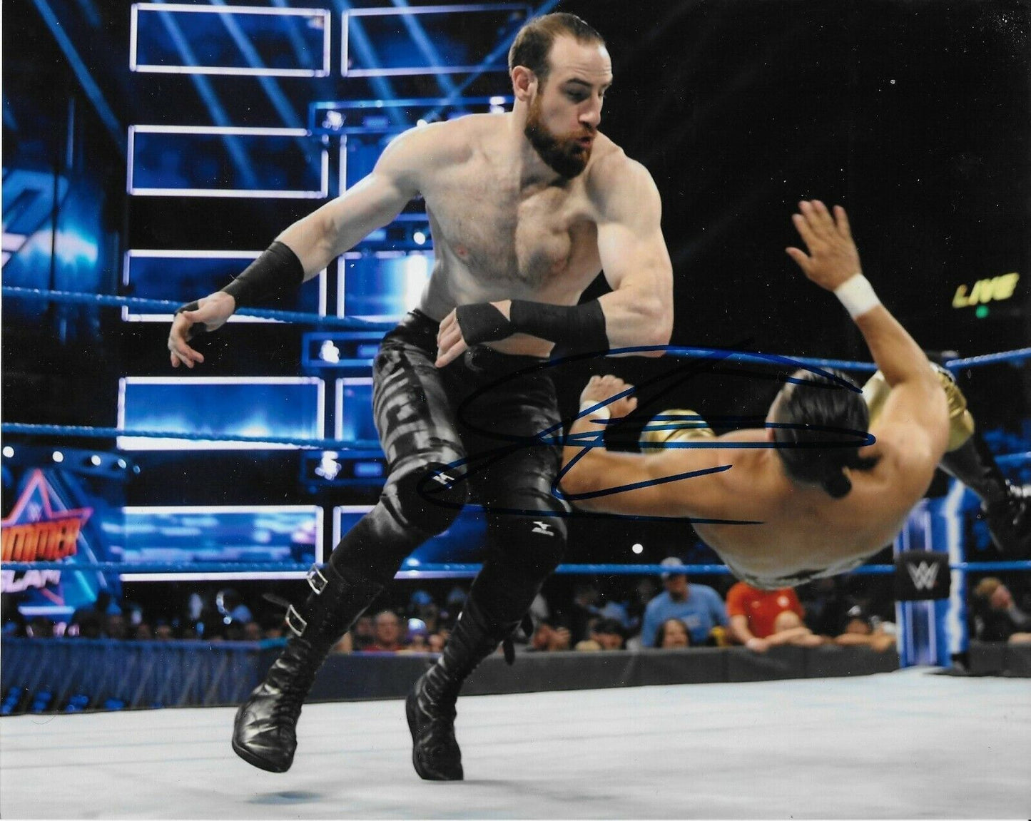 Photo WWE 8x10 autographiée par Aiden English
