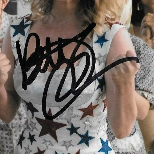 Signed Betty Gilpin Actress Autographed Glow 8x10 Photo #2 Original