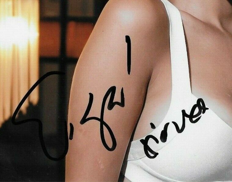 Photo autographiée 8x10 de l'actrice et chanteuse Eiza Gonzalez n°5 originale