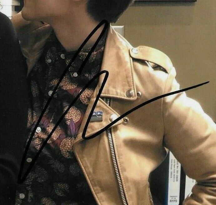 Autographed Actress Comedian Cameron Esposito 8x10 Photo Brooklyn Nine Nine