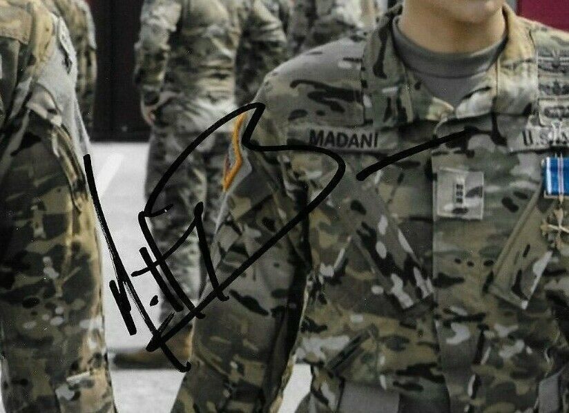 Photo autographiée de Matt Barr au format 8x10 de Valor, Hellcats et Sleepy Hallow
