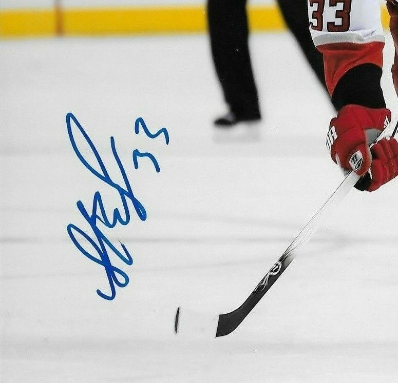Photo autographiée de 8 x 10 pouces d'Anton Babchuk des Hurricanes de la Caroline