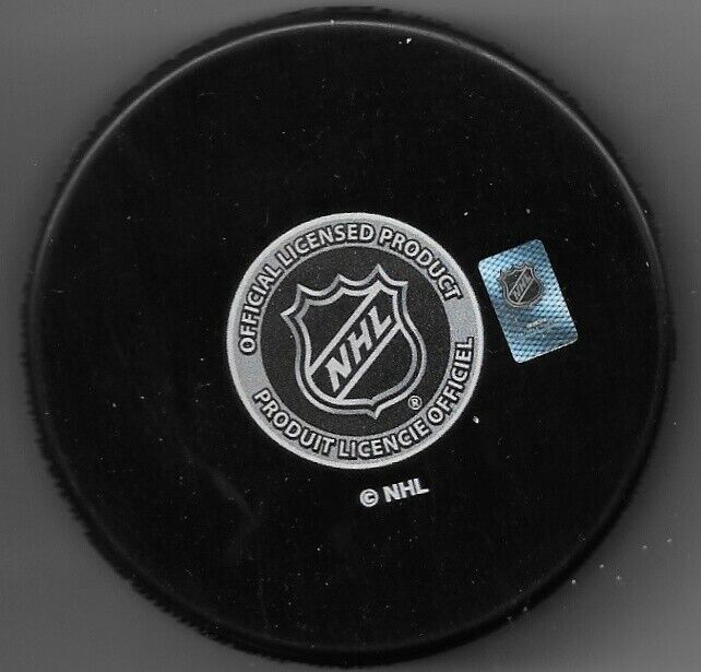 Auto. Montreal Canadiens Hall of Famer Denis Savard Puck w HoF 2000 Inscription