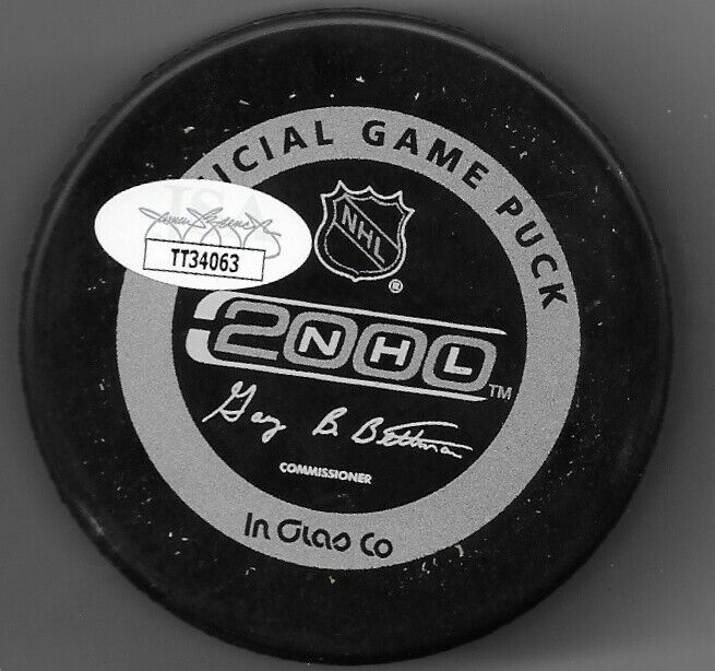 Auto. Boston Bruins Tom Johnson Official Game Puck Hof F 72 JSA Authentication