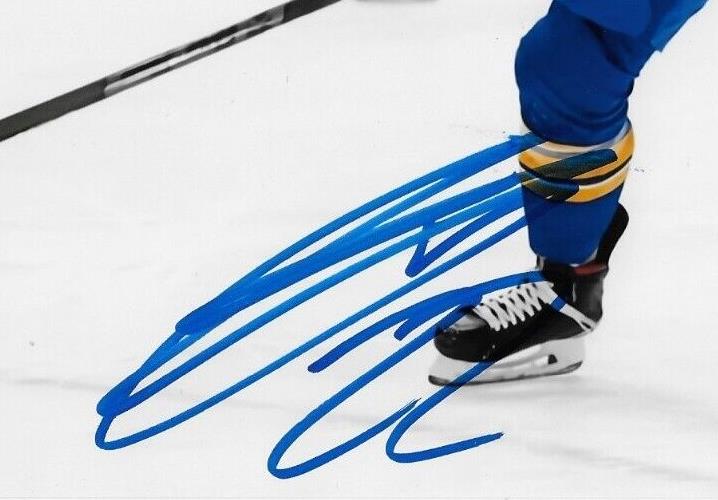 Photo 8x10 autographiée par Jack Quinn des Buffalo Sabres #5