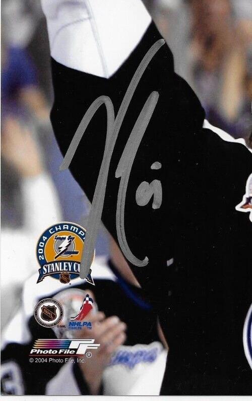 Autographed Tampa Bay Lightning Vincent Lecavalier Stanley Cup 8x10 Photo #4