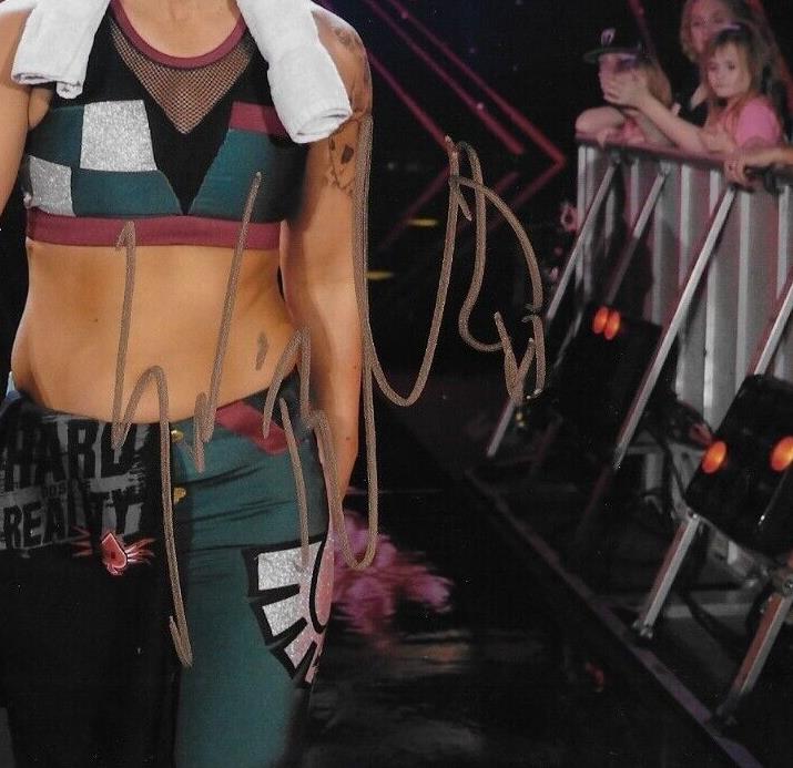 Photo autographiée de catch Shayna Baszler WWE NXT 8x10 #10 avec authentification JSA