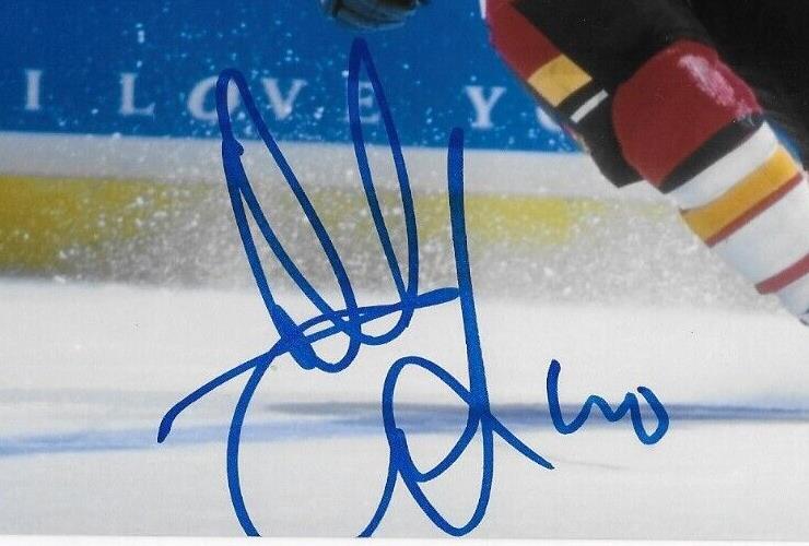 Autographed Calgary Flames Daniel Tkaczuk Springfield 8x10 Photo Original