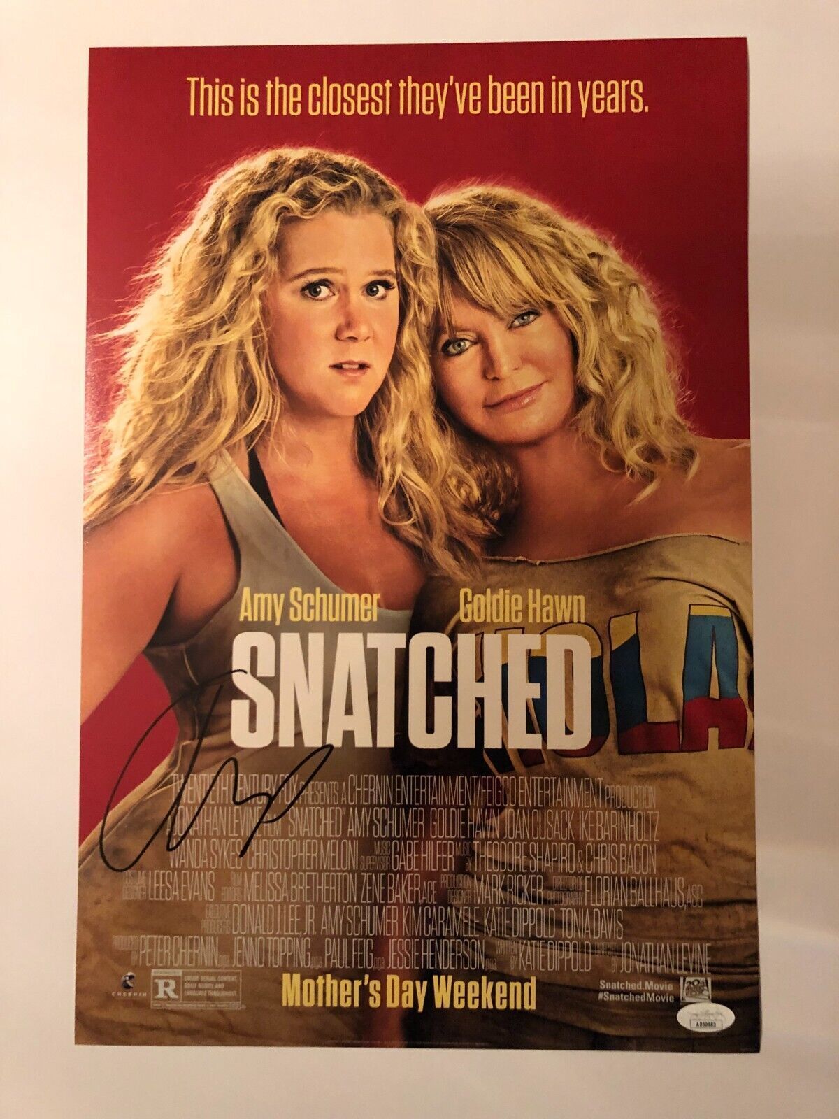 Autographed Snatched 12x18 photo signed by Amy Schumer JSA cert