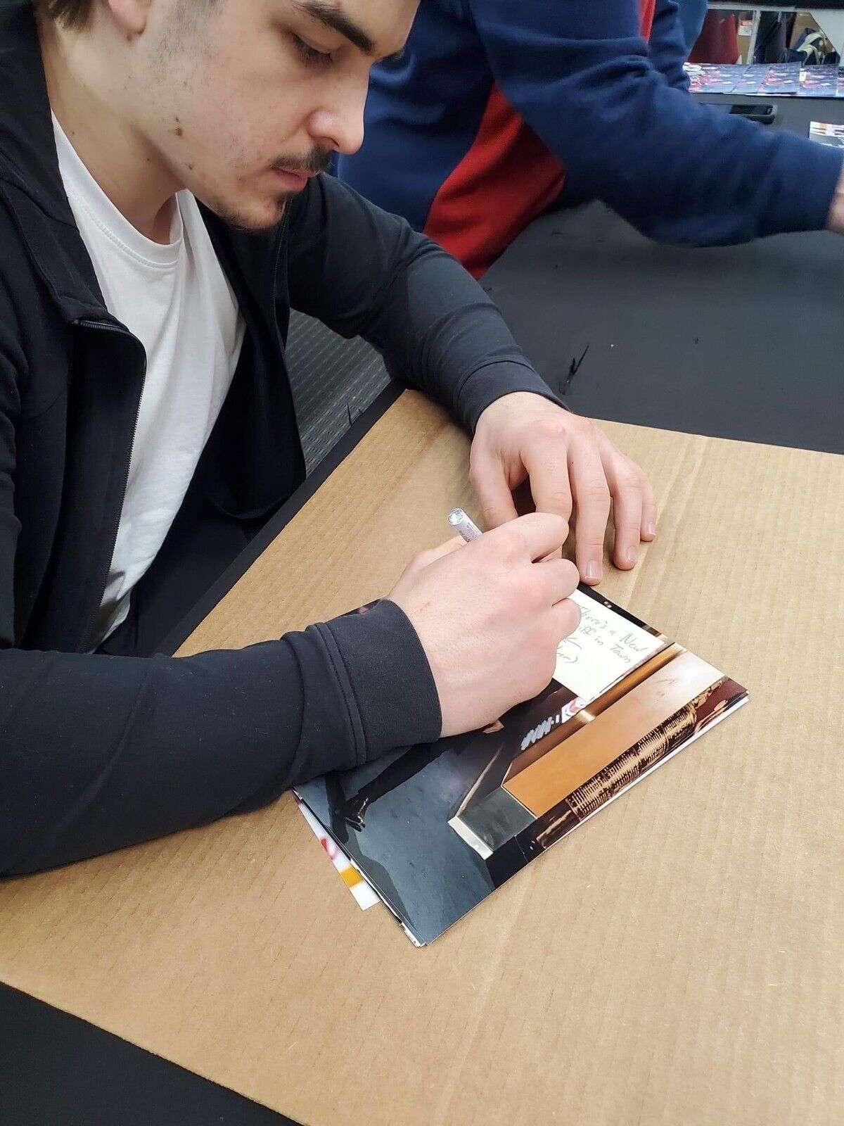 Photo 8x10 signée Arber Xhekaj par Jake Allen des Canadiens de Montréal, dédicace privée