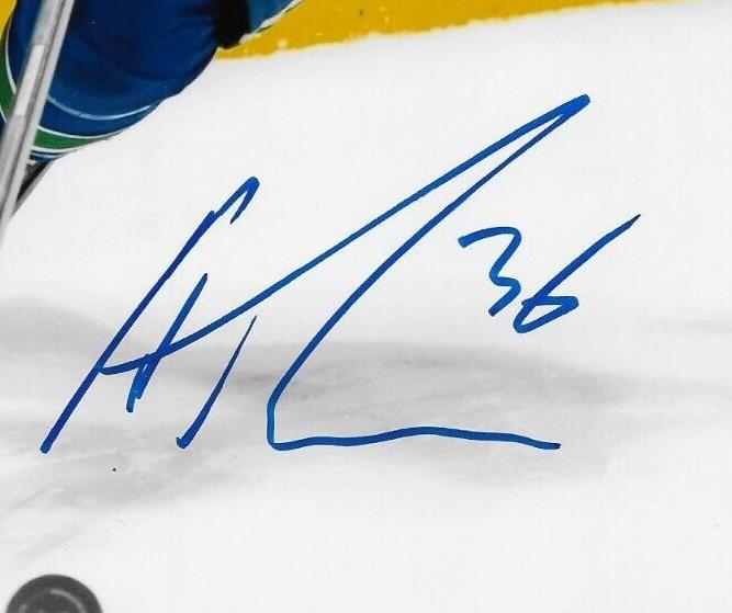 Autographed Vancouver Canucks Matthew Highmore 8x10 Photo #2 Original