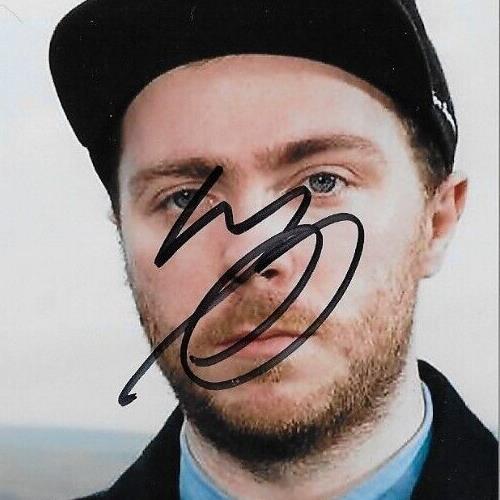 Photo originale autographiée du groupe de synth pop Chvrches, entièrement signée, format 8x10
