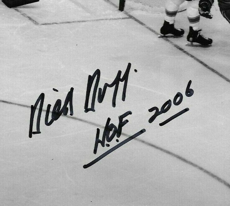 Photo 8x10 autographiée par Dick Duff, membre du Temple de la renommée des Canadiens de Montréal, n° 5, originale