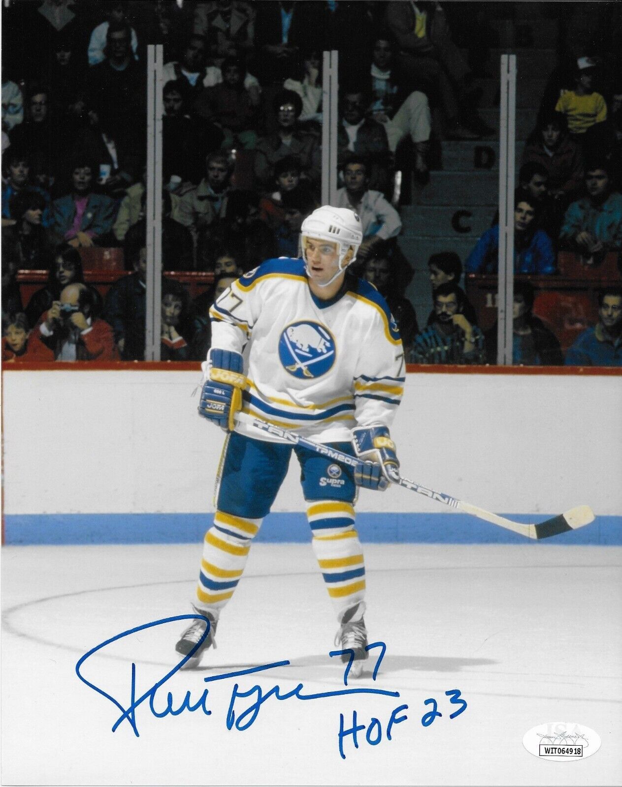 Photo 8x10 signée Pierre Turgeon Buffalo Sabres #16 avec inscription HOF 23 et JSA