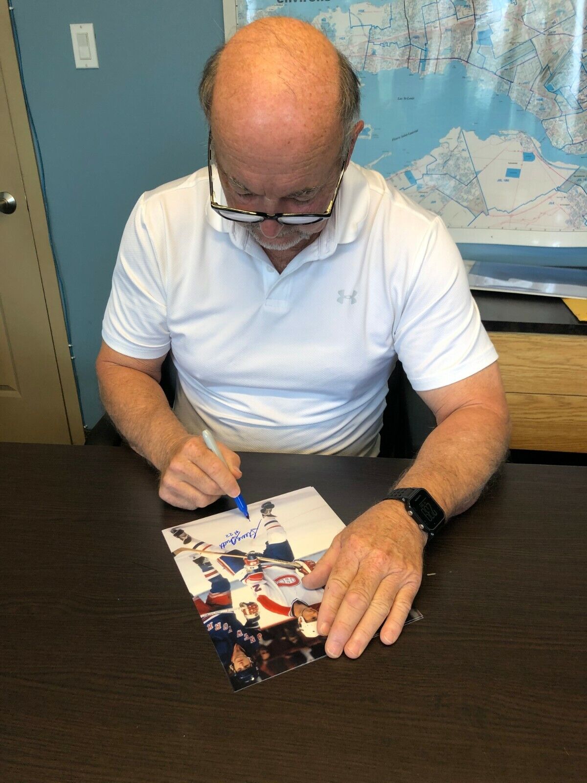 Auto. Montreal Canadiens Hall of Famer Steve Shutt Puck Inscribed H of F 93