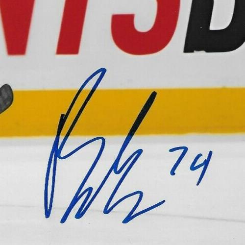 Signed Bobby McMann Toronto Maple Leafs Autographed 8x10 Photo #1 Original