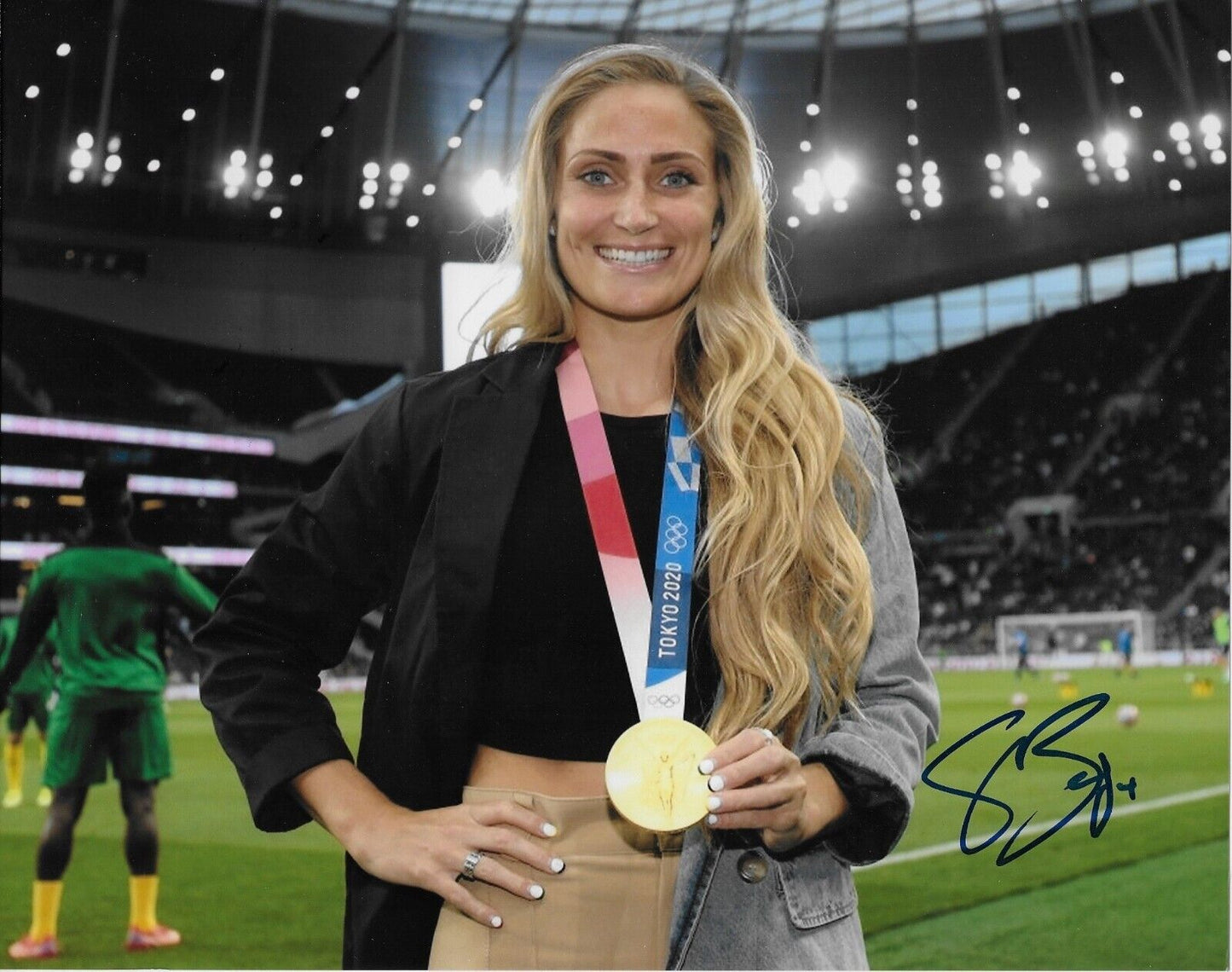 Signed Shelina Zadorsky Team Canada Soccer Gold 2020 Tokyo Olympics 8x10 Photo 1