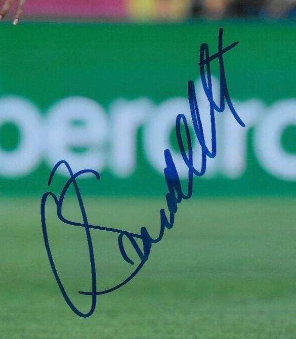 Photo autographiée 8x10 de l'équipe canadienne de soccer féminin d'Olivia Smith n° 4 originale