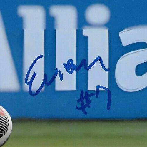 Photo autographiée 8x10 de l'équipe canadienne de soccer féminin signée Evelyne Viens 5 originale
