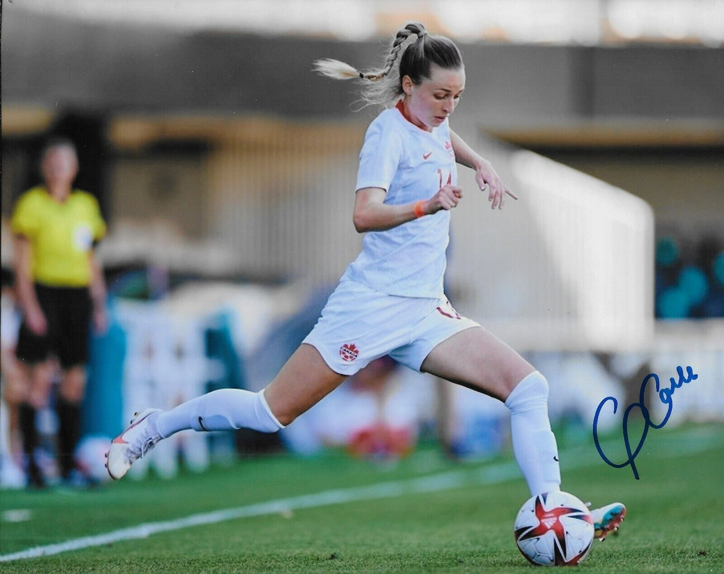 Photo autographiée 8x10 de l'équipe canadienne de soccer féminin de Gabrielle Carle #7