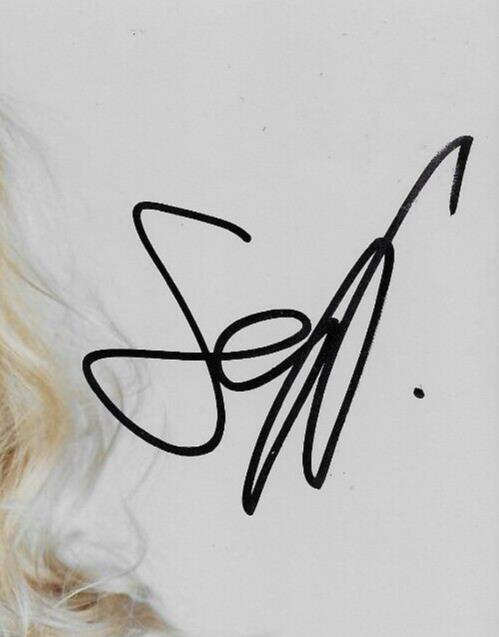 Signed Sophie Nelisse Yellowjackets Autographed 8x10 Photo #4 Original