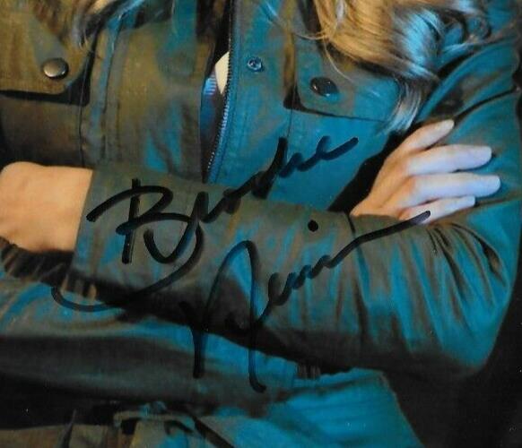 Photo 8x10 autographiée par Brooke Nevin et craquelée du Dr Clara Malone n°2 originale