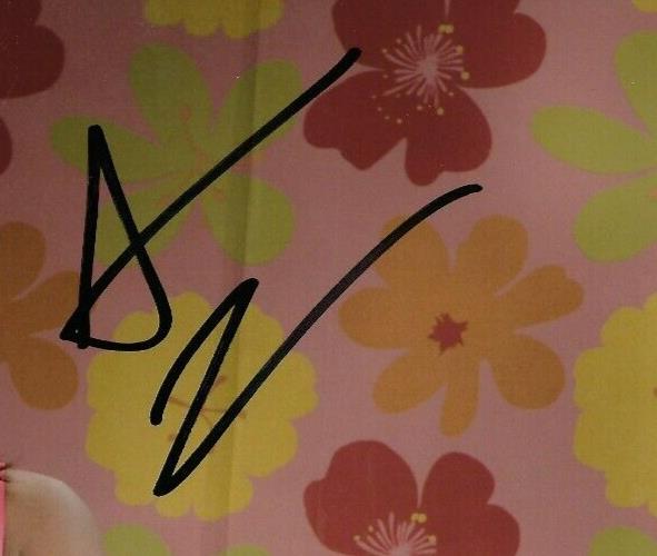 Signed Sasheer Zamata Autographed Saturday Night Live 8x10 Photo #2 Original