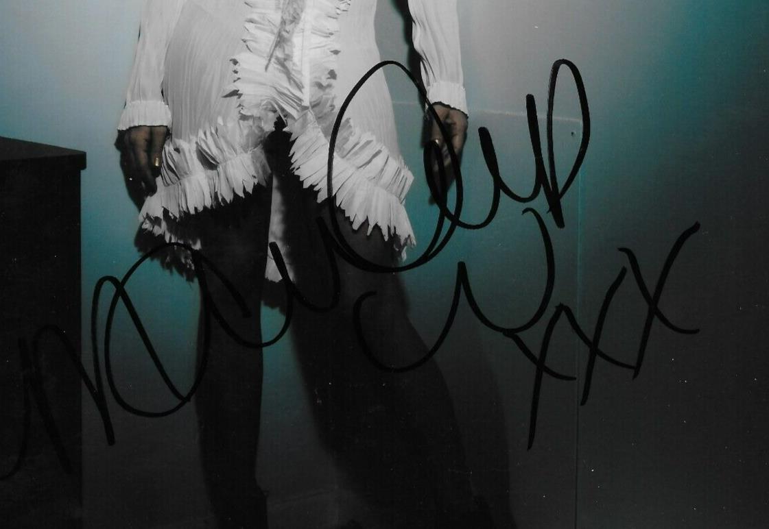Photo autographiée 8x10 de l'actrice et réalisatrice Mariloup Wolfe #2 Original