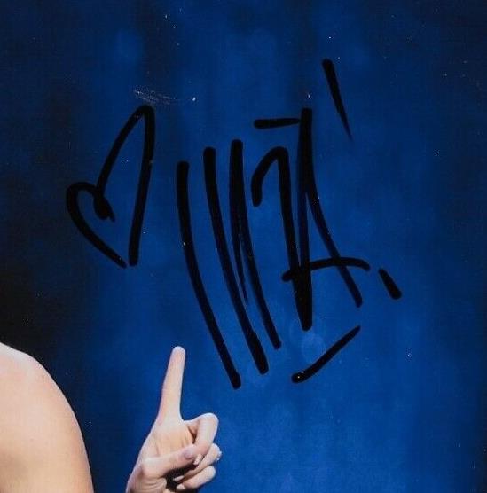 Signed Iliza Shlesinger Last Comic Standing Autographed 8x10 Photo #8 Original