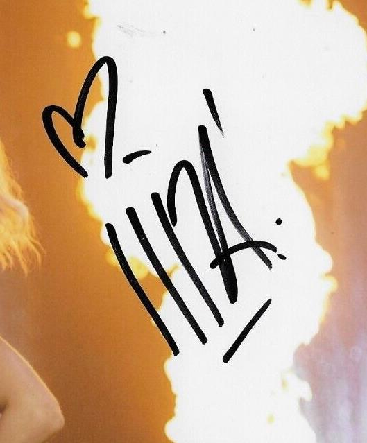 Signed Iliza Shlesinger Last Comic Standing Autographed 8x10 Photo #7 Original