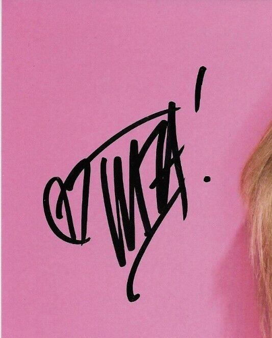 Signed Iliza Shlesinger Last Comic Standing Autographed 8x10 Photo #2 Original