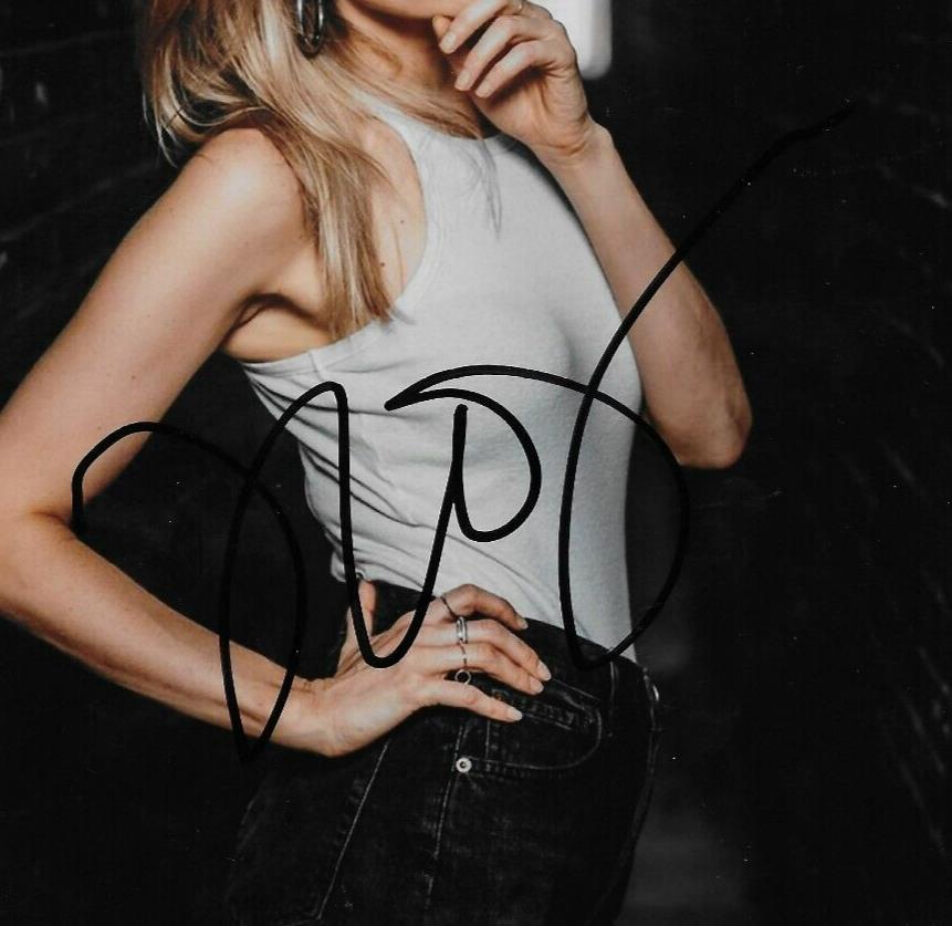 Photo autographiée 8x10 de la comédienne Nikki Glaser n°3 originale