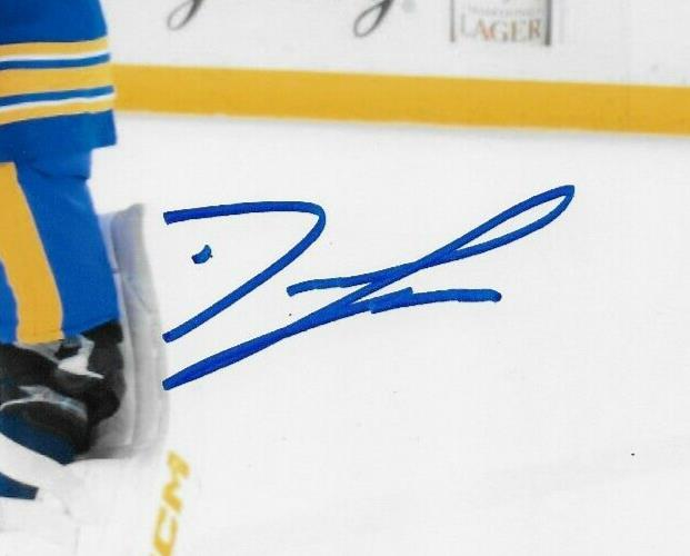Photo autographiée 8x10 signée Devon Levi des Buffalo Sabres #1 avec authentification JSA