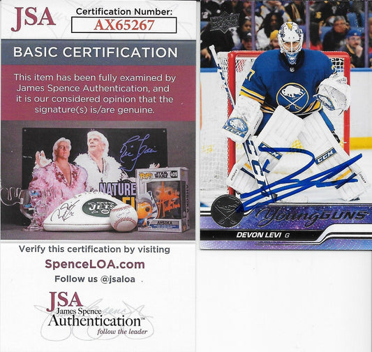 Carte Rookie UD Young Guns Buffalo Sabres signée Devon Levi 2023-24 avec JSA