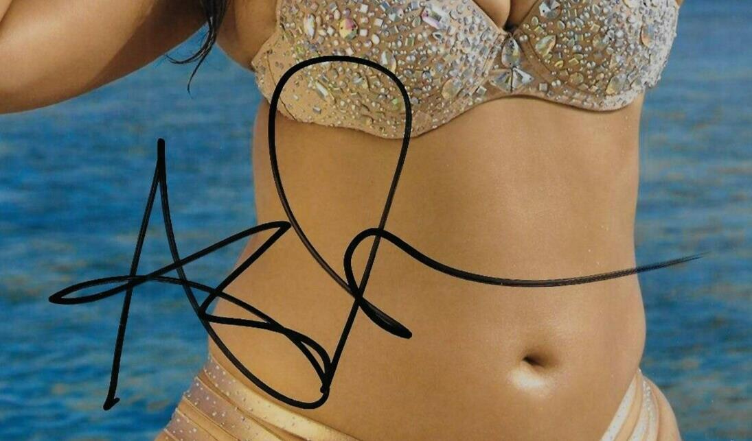 Signed Ashley Graham Model Sports Illustrated Swimsuit 8x10 Photo #1 Original