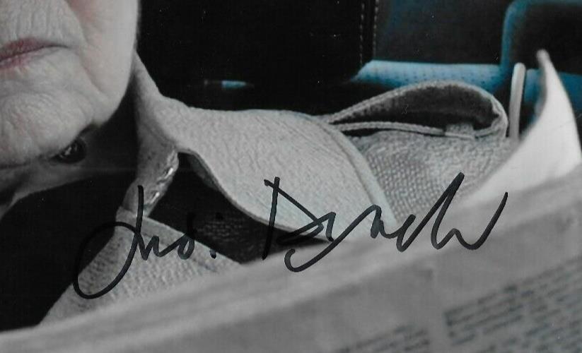 Photo originale autographiée de James Bond de Judi Dench au format 8x10 #6