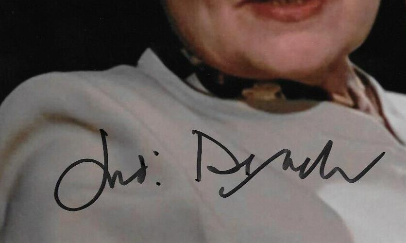 Photo originale autographiée de James Bond de Judi Dench au format 8x10 #7