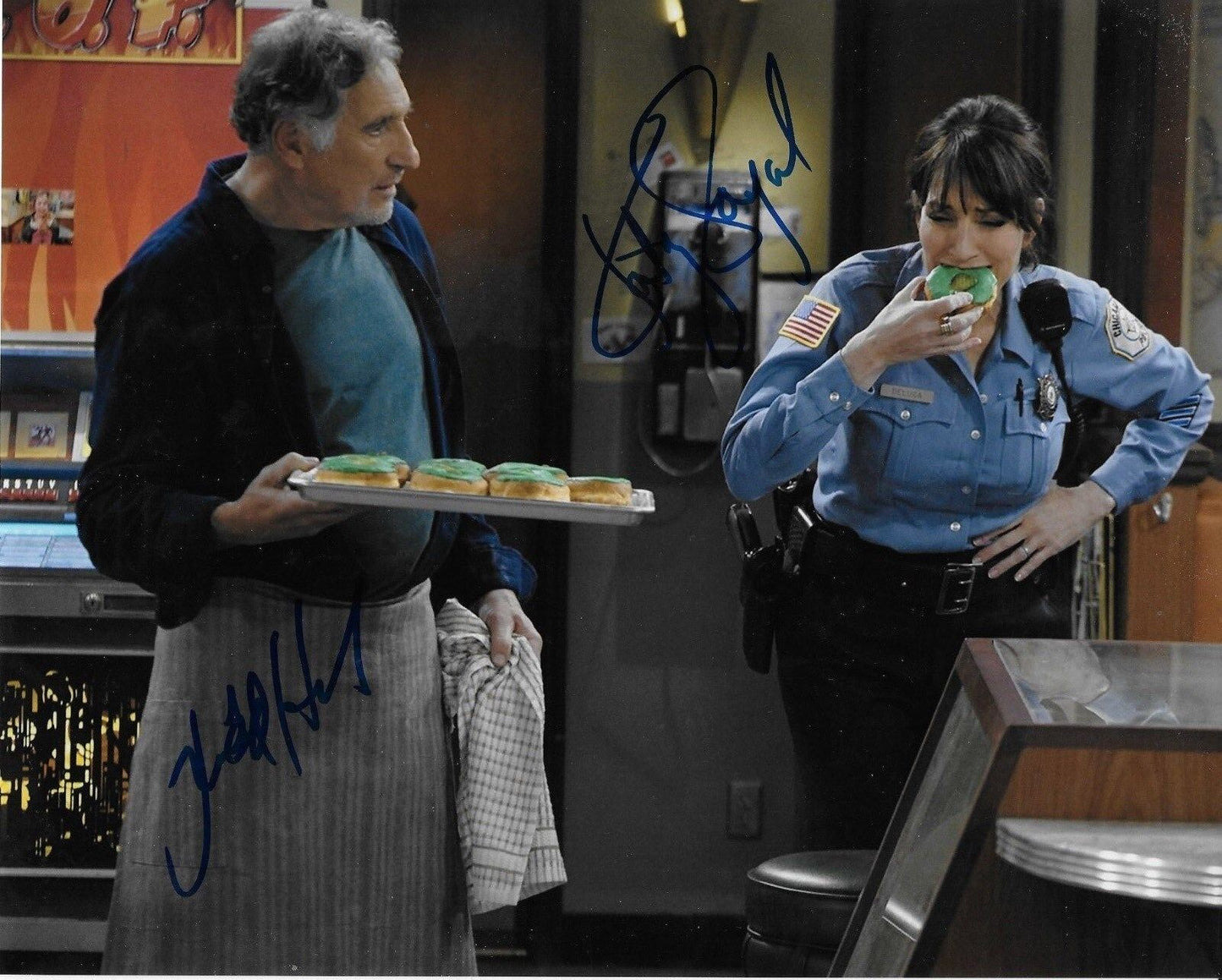 Signed Katey Sagal and Judd Hirsch Superior Donuts 8x10 Photo #2 Original