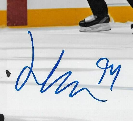 Photo autographiée 8x10 signée Linus Karlsson Vancouver Canucks #2 Original