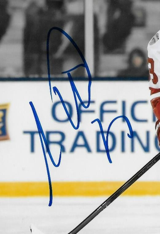 Signed Jonatan Berggren Detroit Red Wings Outdoor Classic 8x10 Photo #2 Original