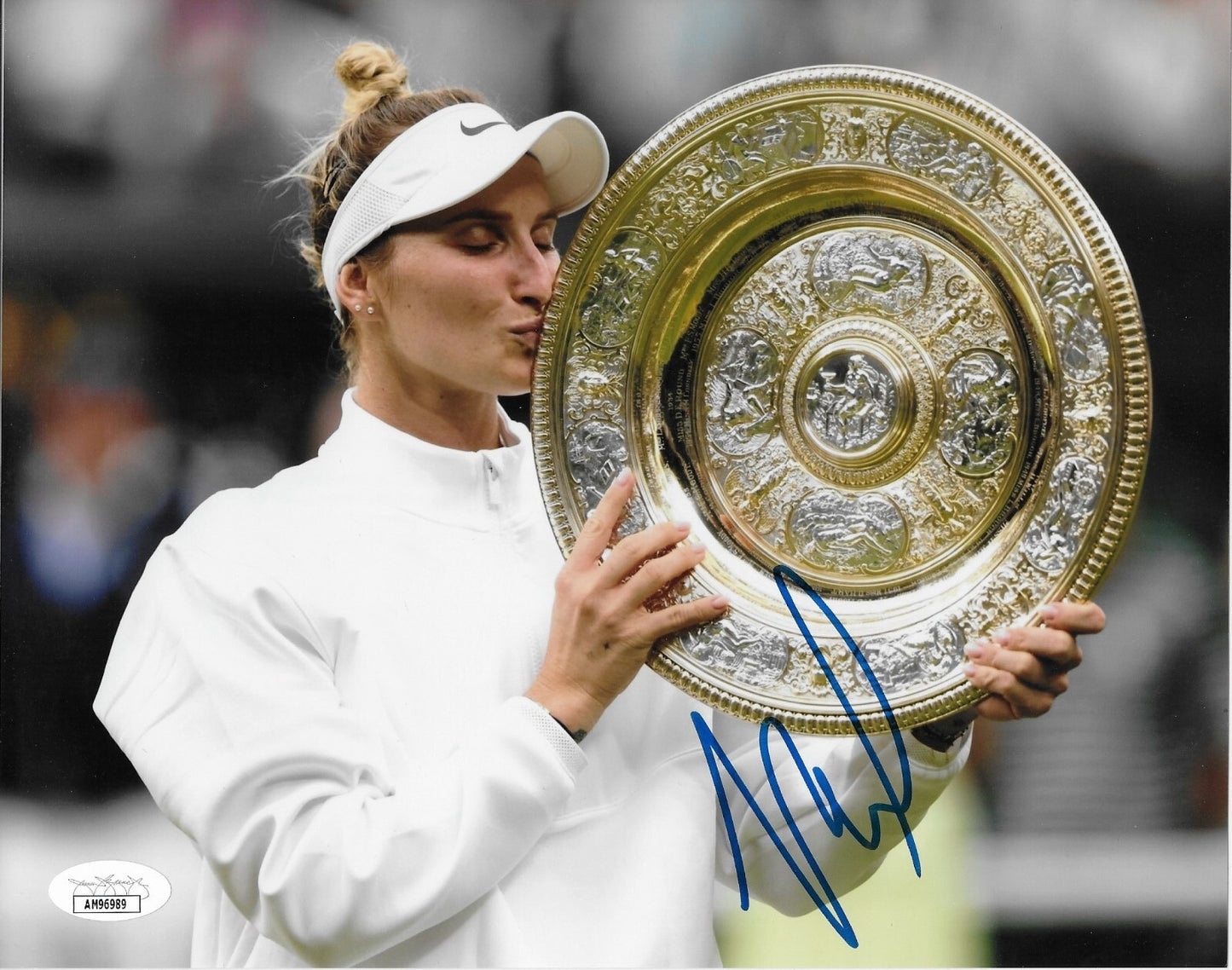 Signed Marketa Vondrousova Wimbledon 2023 Tennis 8x10 Photo 1 JSA Authentication