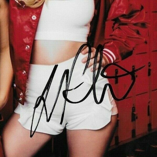 Autographed Actress Lili Reinhart signed 8x10 Riverdale