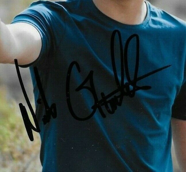 L'acteur Nick Guardado a signé une photo 8x10 de la partie cinq