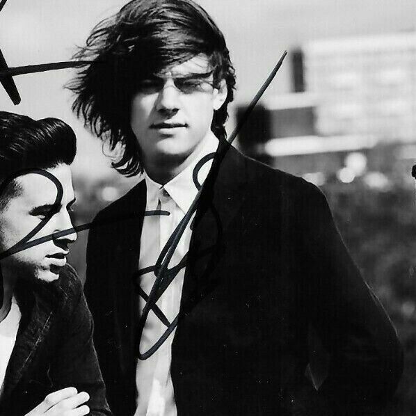 Autographed London Grammar signed 8x10 Photo Hannah Reid full name