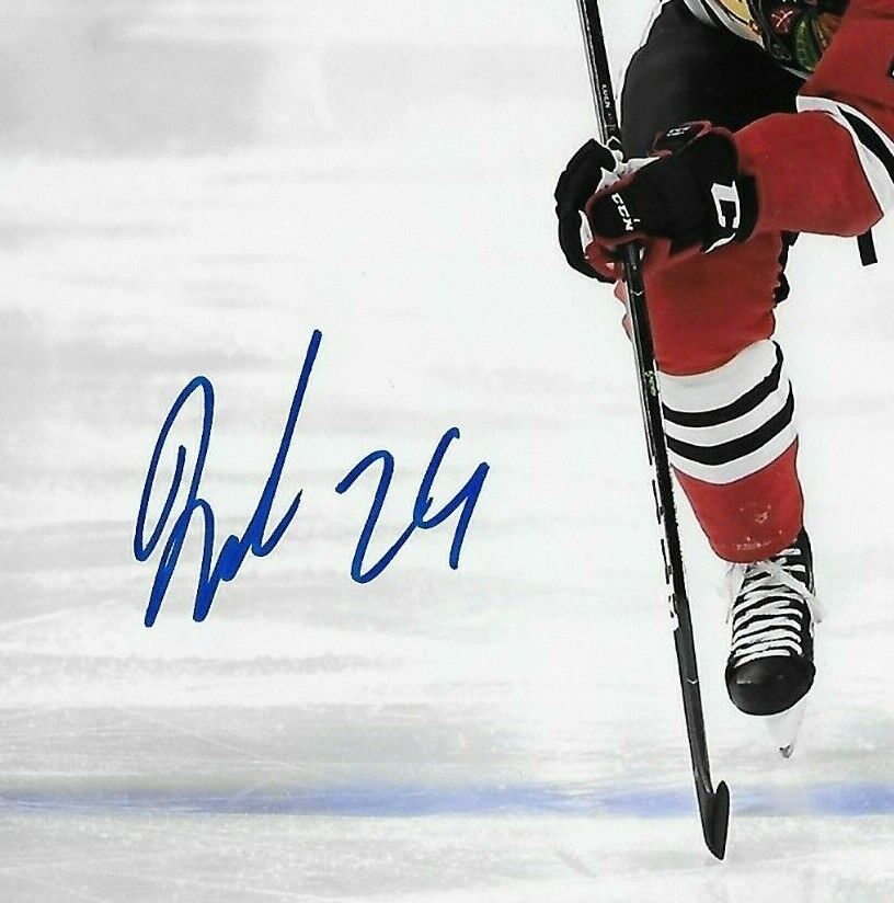 Photo originale autographiée de Dominik Kahun des Blackhawks de Chicago 8x10