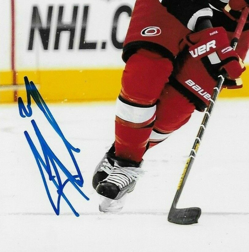 Photo autographiée de Justin Faulk des Hurricanes de la Caroline 8x10 #2 Original