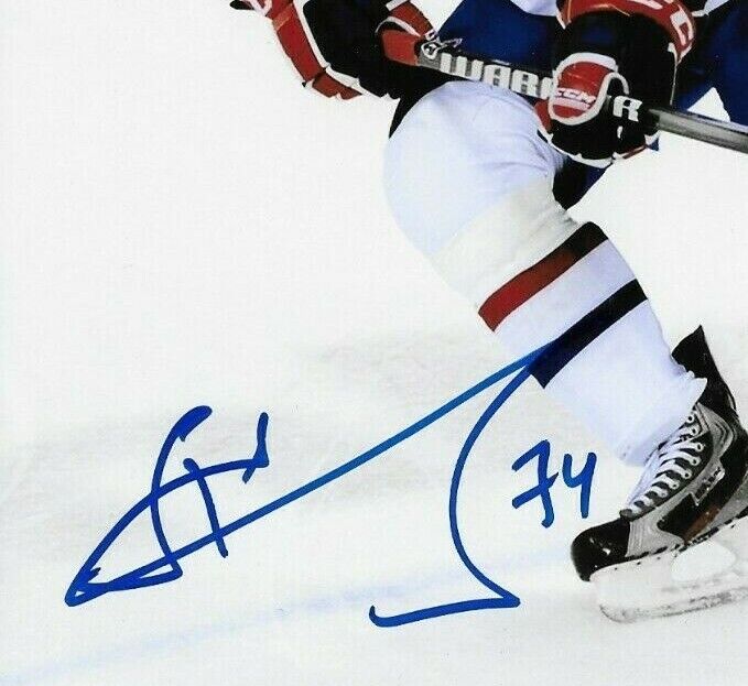 Photo autographiée 8x10 originale des Canadiens de Montréal par Alexei Emelin