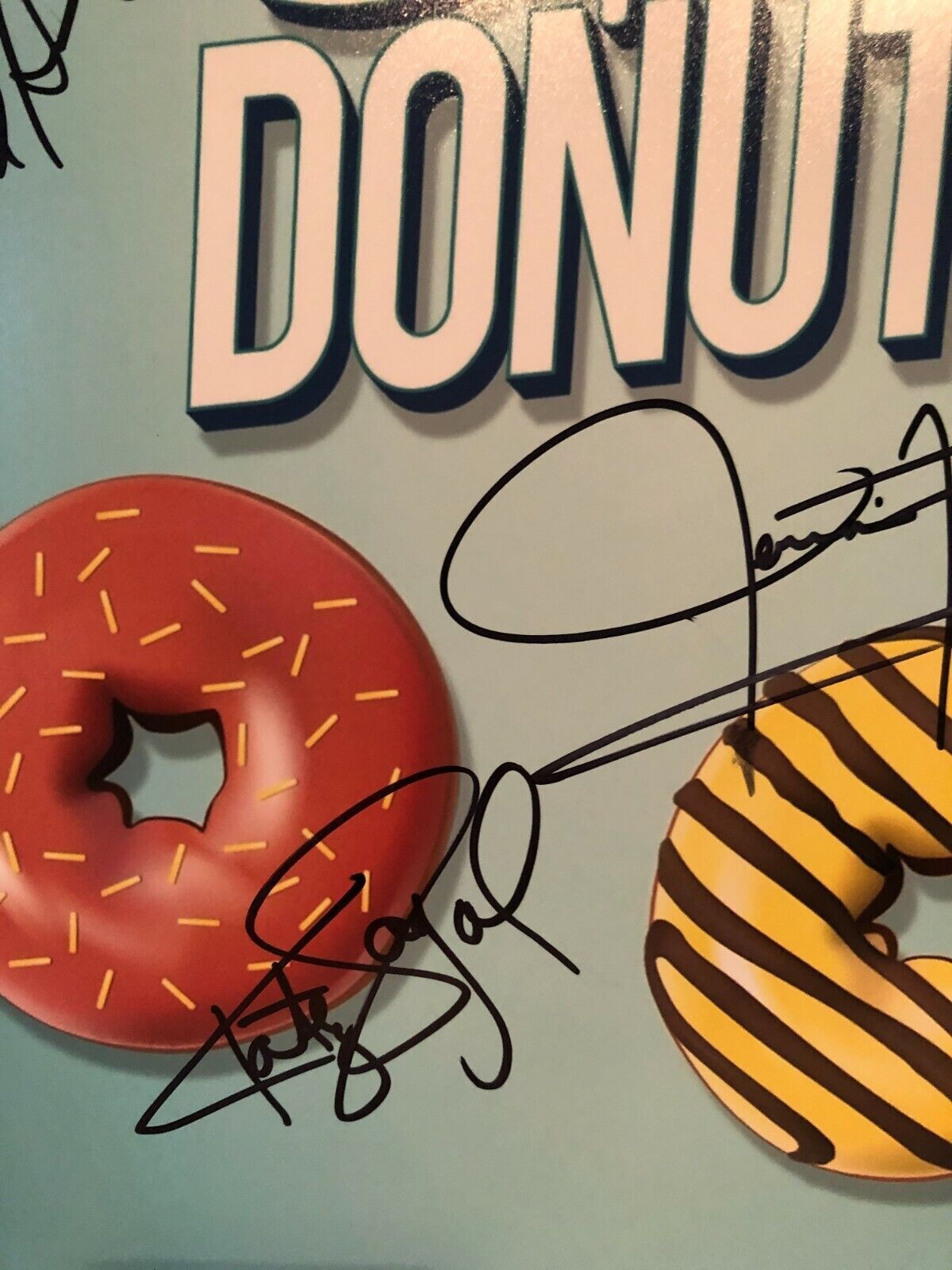 Autographed Superior Donuts signed 11x14 JSA Katey Sagal Judd Hirsh Jermaine F