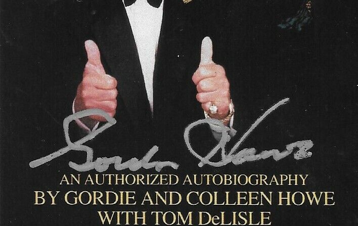 Carte postale originale autographiée de Gordie Howe et... Howe