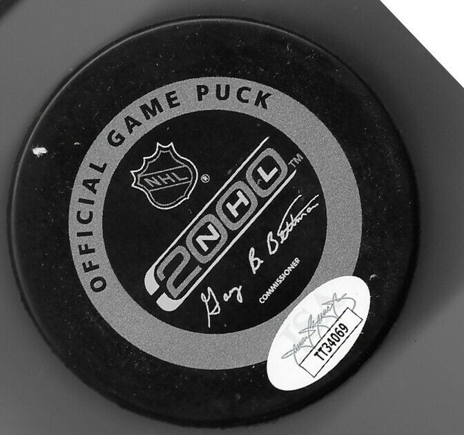Auto. Montreal Canadiens Frank Mahovlich Official Game Puck w JSA Authentication